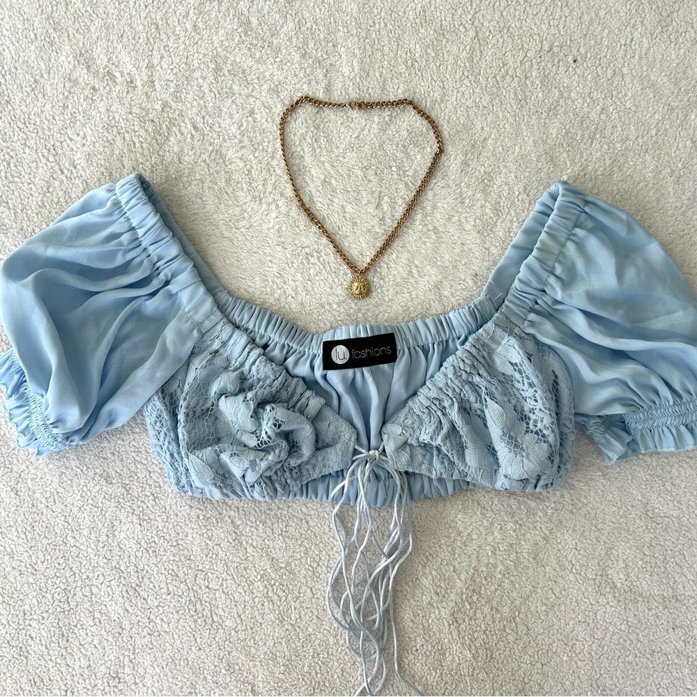 Cropped beautiful blue princess top! 🦋